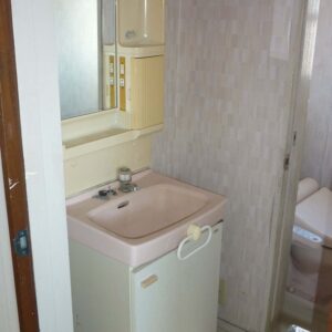 松戸市柏市流山市我孫子市のリフォームは森のリフォーム　我孫子市マンション賃貸用リフォーム洗面台施工前
